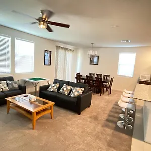  Holiday home Spacious House, 5 Bedrooms, Sleeps 12, Near Vegas Strip And Airport