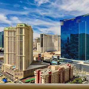 Appartement Strip View Balcony - No Fee !