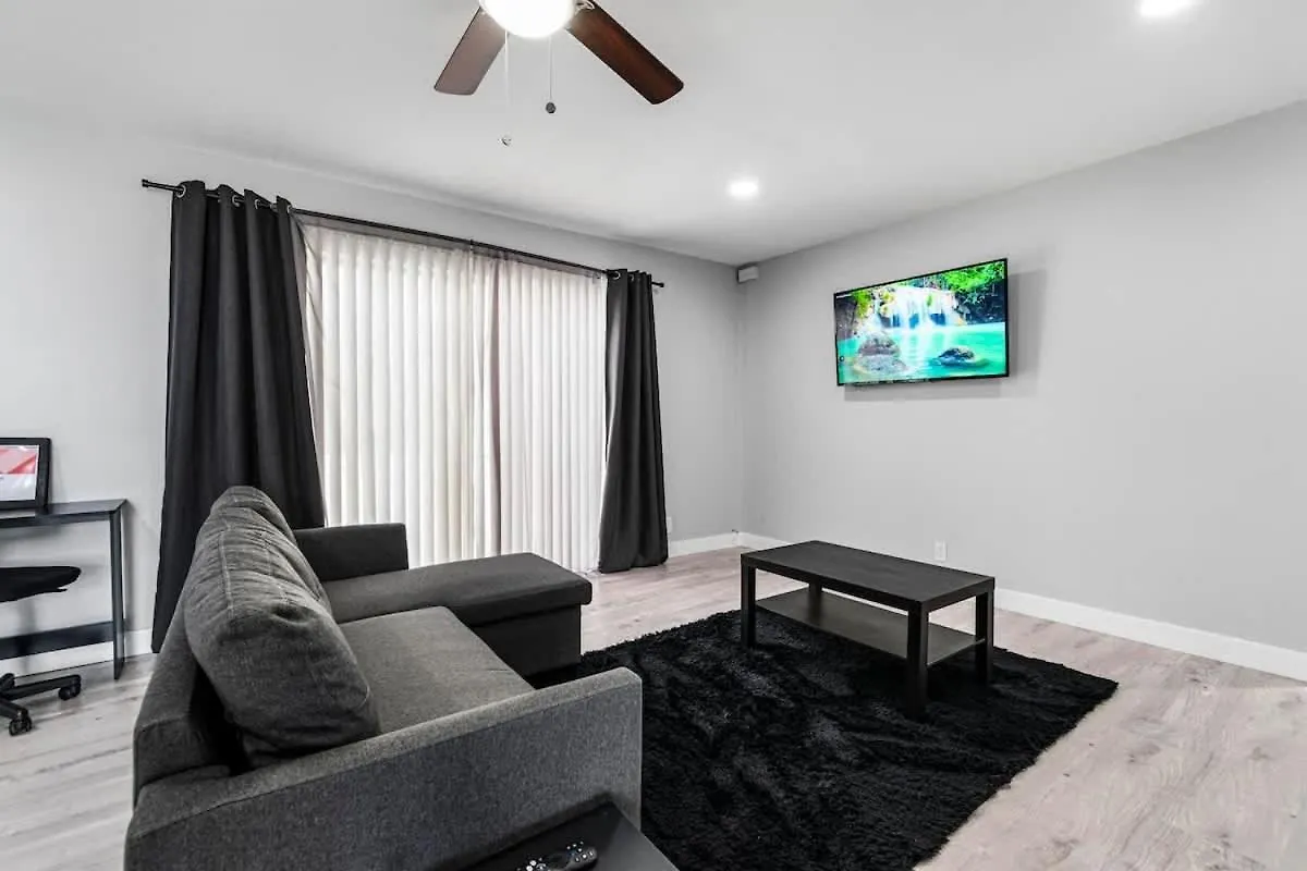 Holiday home Chic 2-Bed Oasis Sleeps 6! Minutes From Strip! Villa Las Vegas