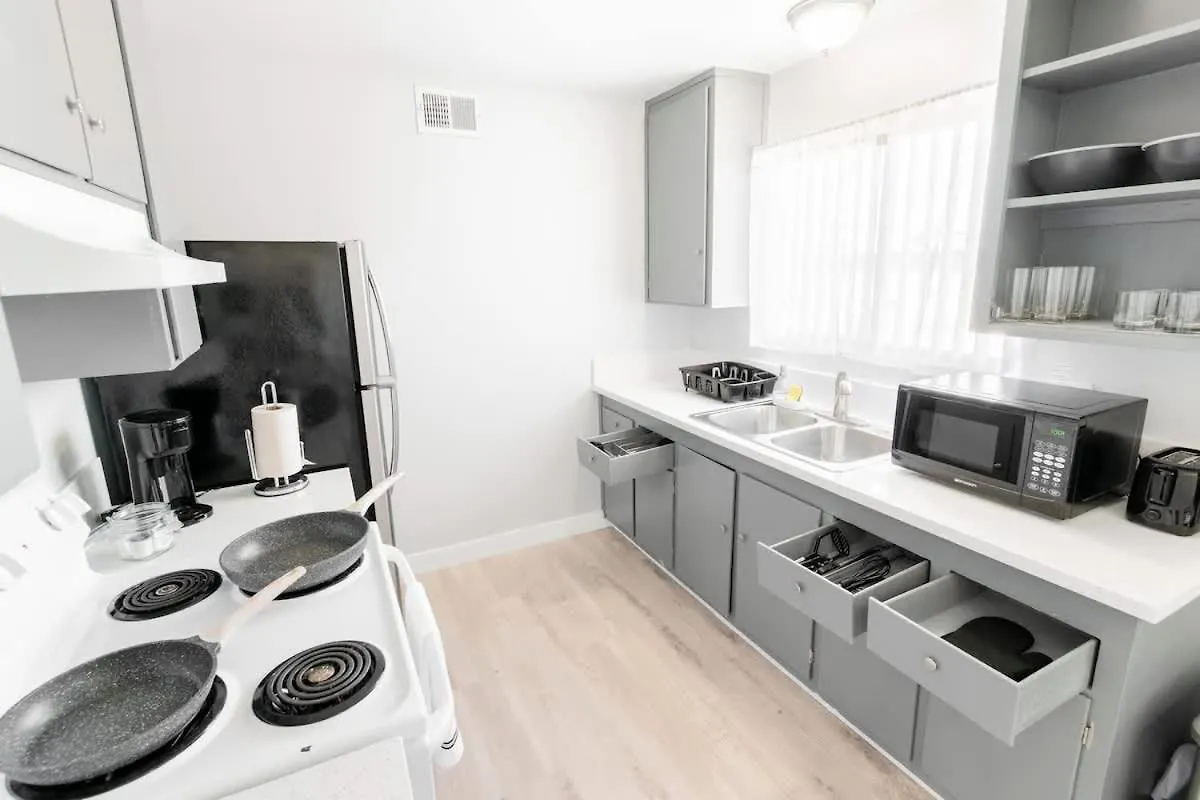 Holiday home Chic 2-Bed Oasis Sleeps 6! Minutes From Strip! Villa Las Vegas United States